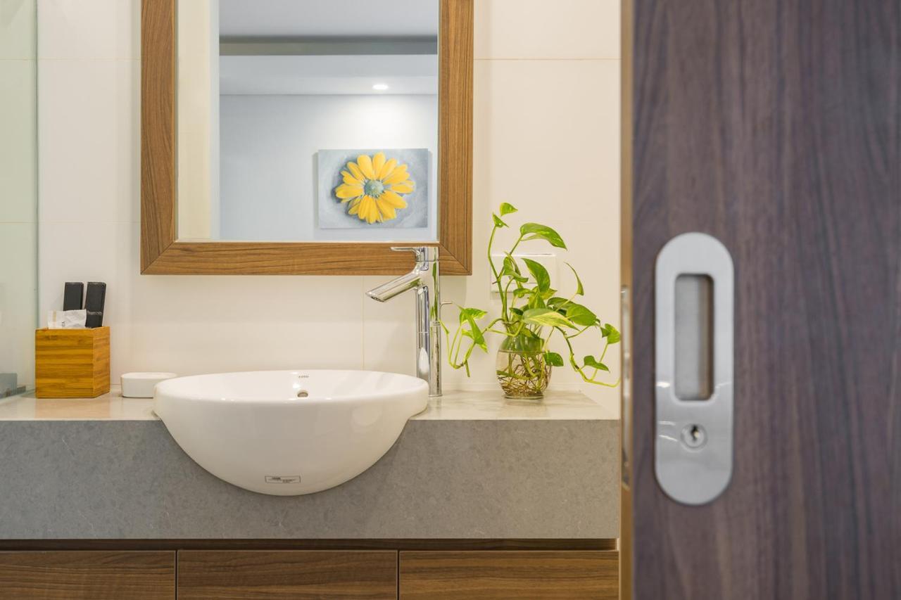 Narcissus Hotel & Apartment Hanoi Bagian luar foto